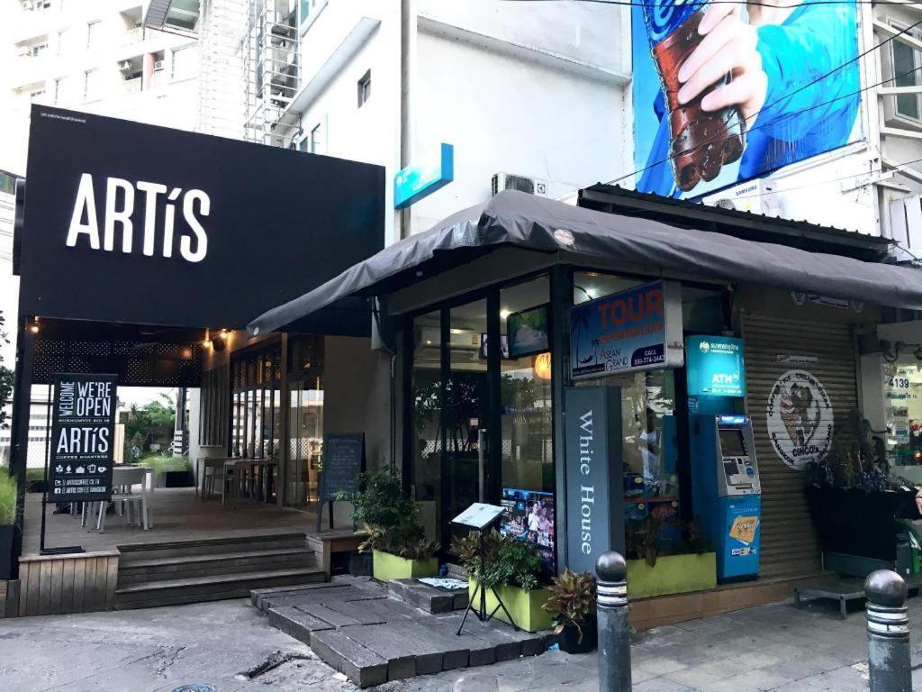 White House Asoke Sukhumvit 18 Hotel Bangkok Exterior photo