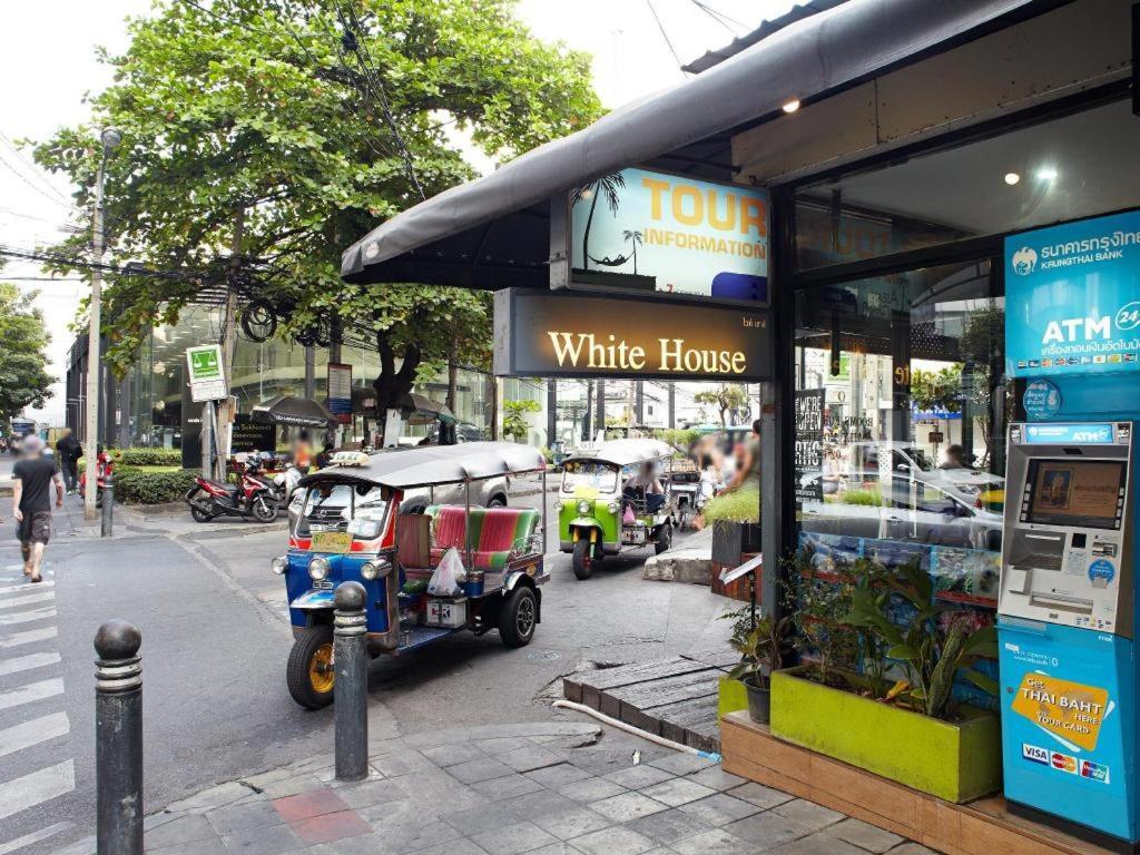 White House Asoke Sukhumvit 18 Hotel Bangkok Exterior photo